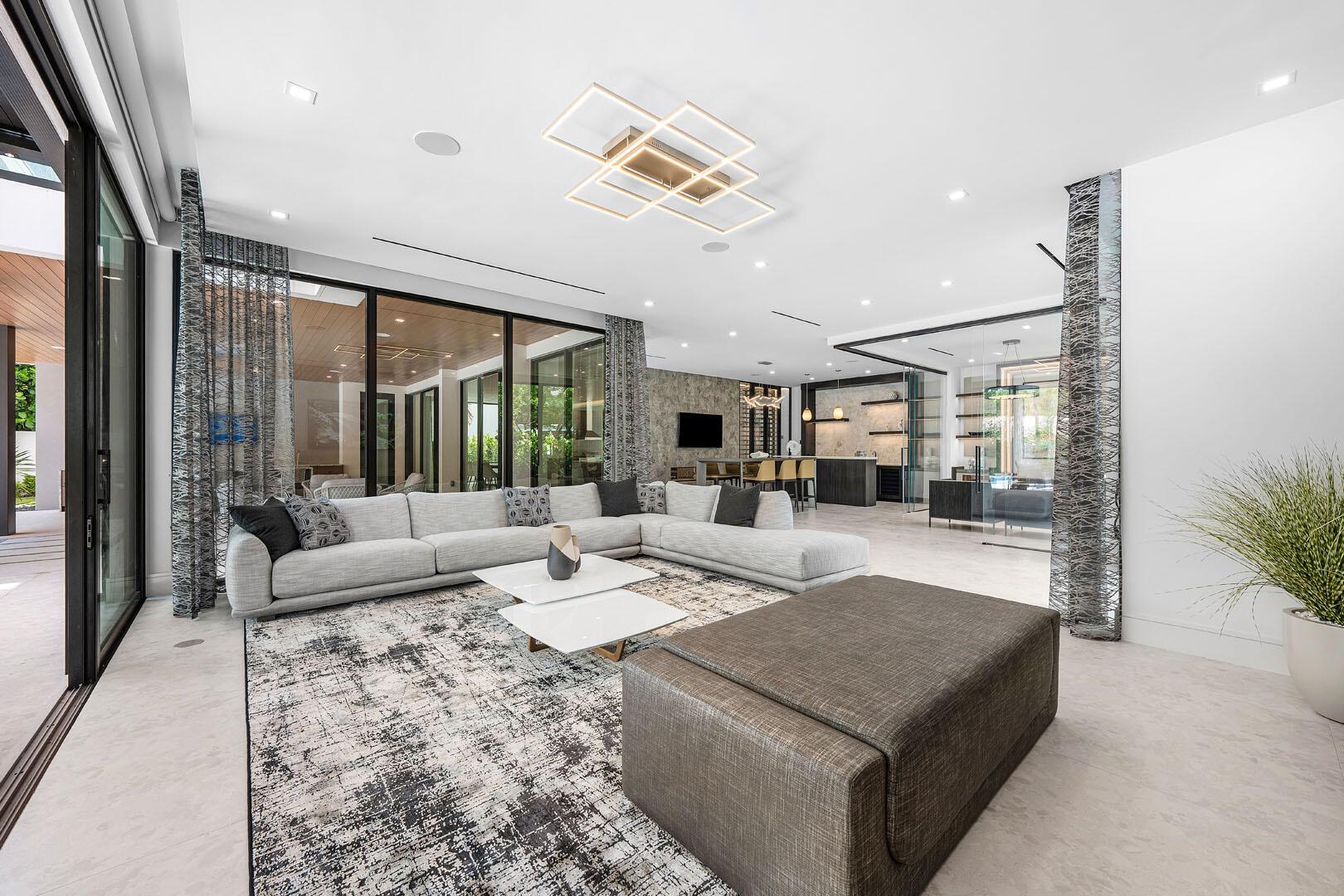 ROYAL PALM YACHT & COUNTR - Residential