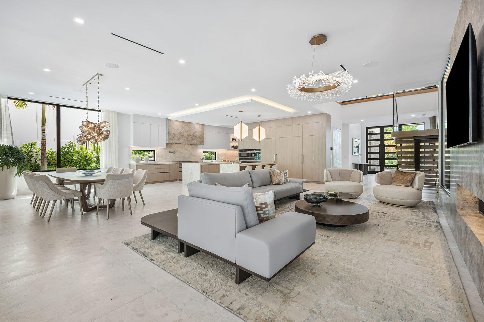 ROYAL PALM YACHT & COUNTRY CLUB - Residential