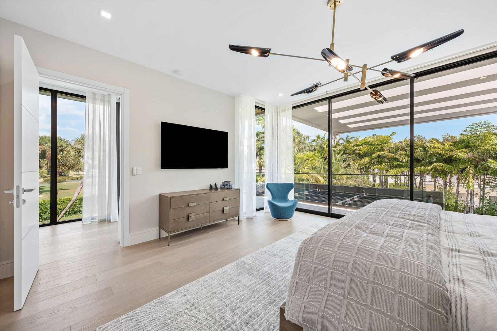 ROYAL PALM YACHT & COUNTRY CLUB - Residential