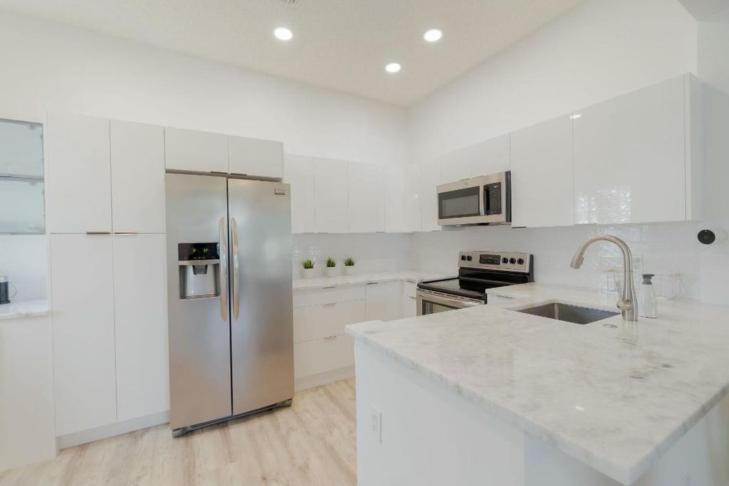 Photo of 5450 Verona Drive #I, Boynton Beach, FL 33437 (MLS # R11082390)