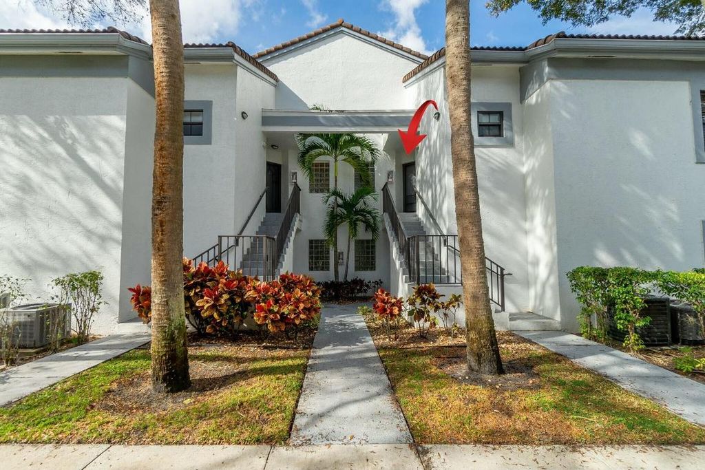 Photo of 5450 Verona Drive #I, Boynton Beach, FL 33437 (MLS # R11082390)