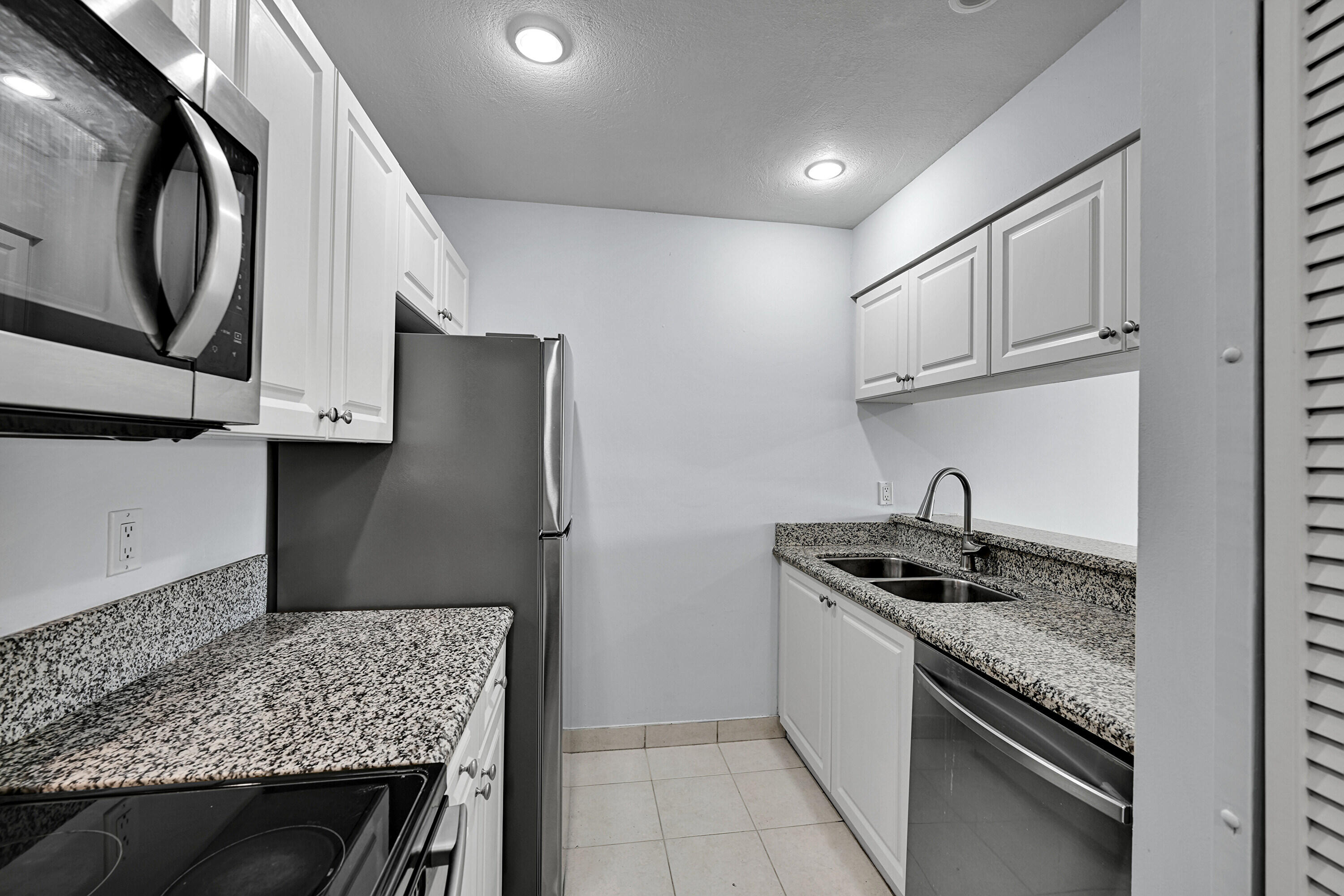 LAKEWOOD VILLAGE - Residential Lease