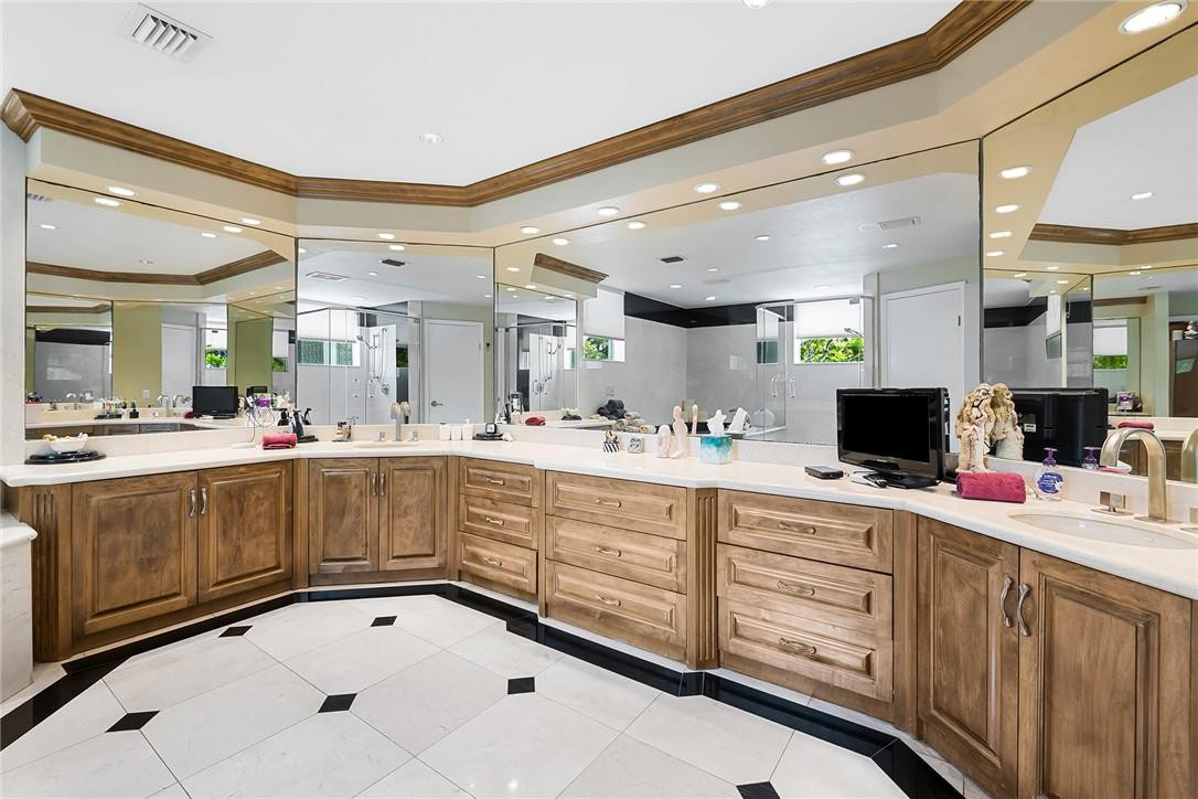 Hollywood Lakes Sec 1-32 - Residential