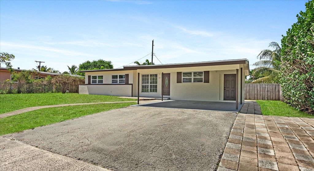 Photo of 1449 Hillcrest Drive, Lake Worth Beach, FL 33461 (MLS # B26013620)