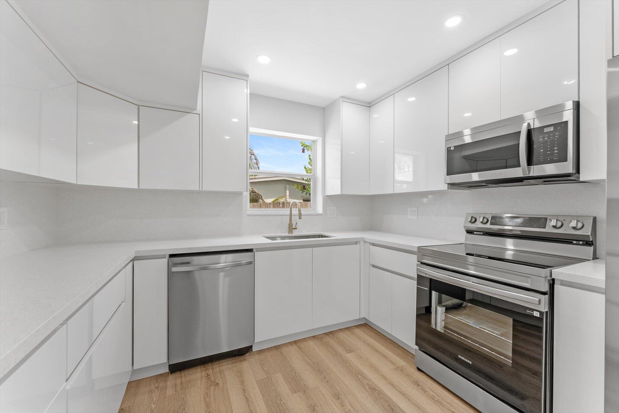 LAKE OSBORNE HILLS - Residential