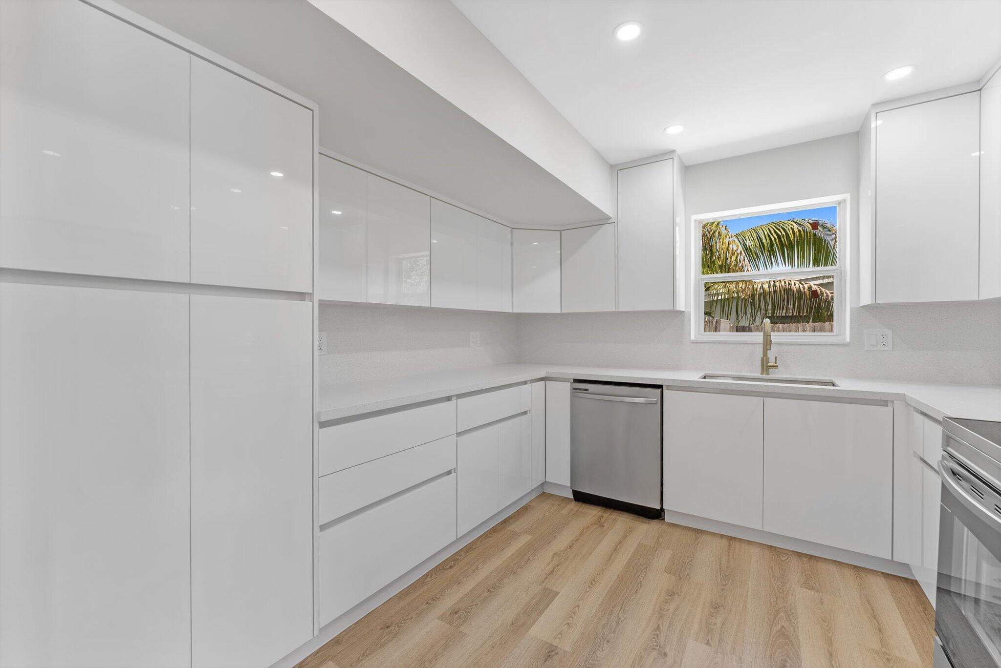 LAKE OSBORNE HILLS - Residential