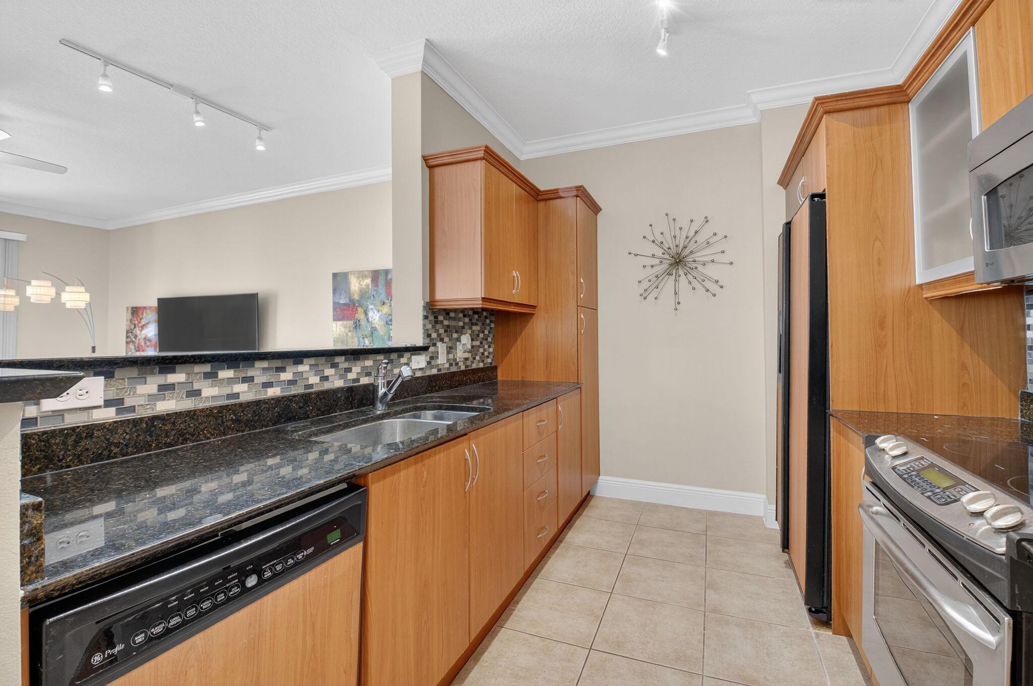 MOORINGS AT LANTANA, The - Residential