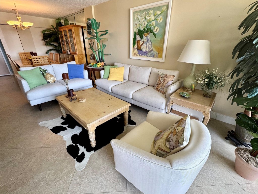 740 S Federal Highway 216