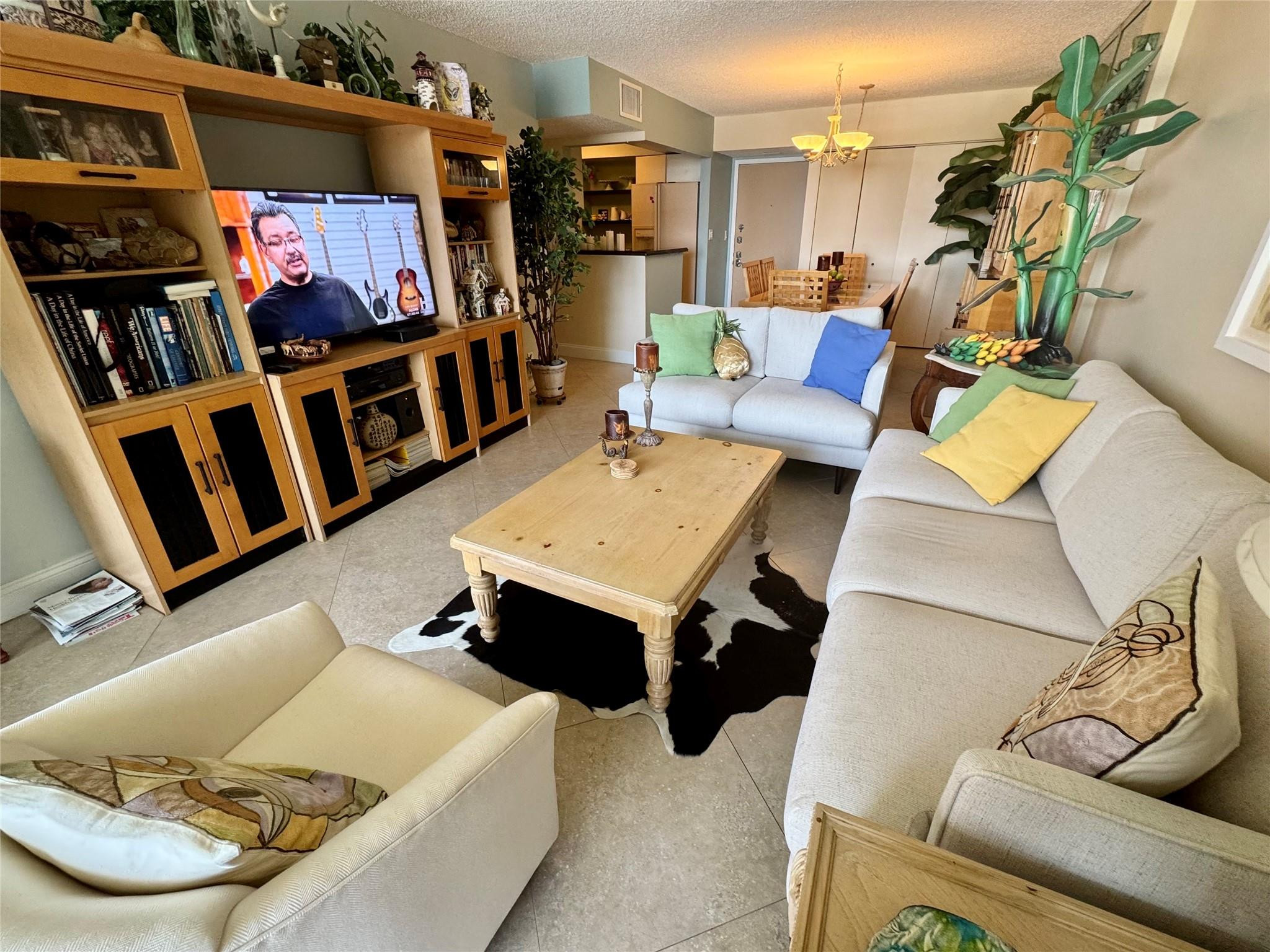 740 S Federal Highway 216