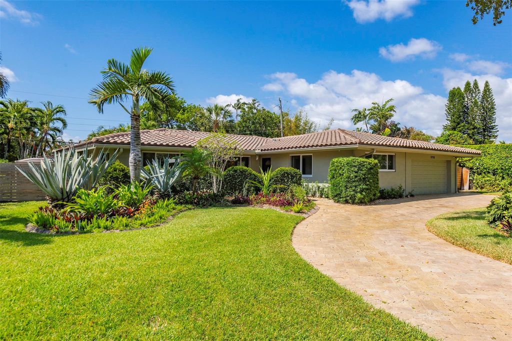 Photo of 2732 NE 26th St, Fort Lauderdale, FL 33305 (MLS # F10482207)