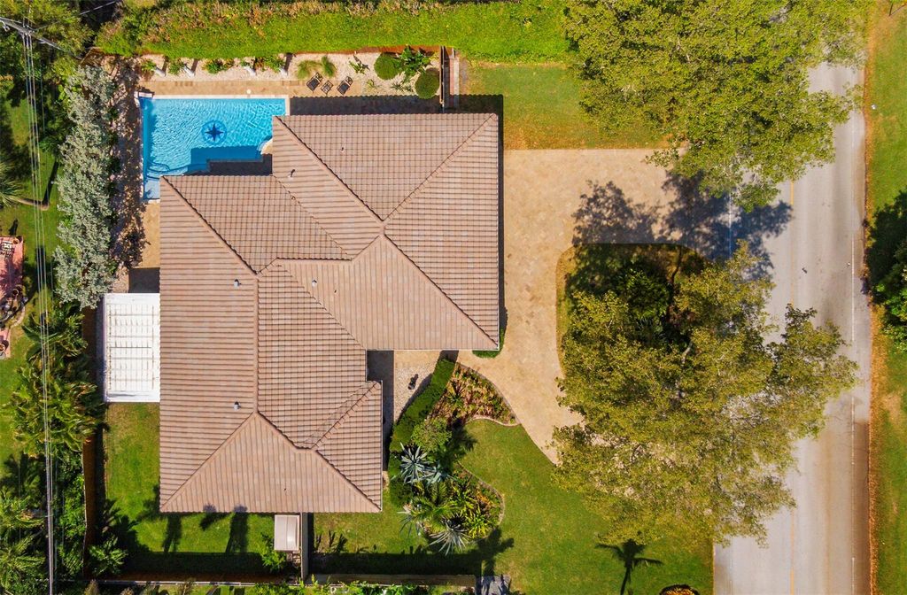 Photo of 2732 NE 26th St, Fort Lauderdale, FL 33305 (MLS # F10482207)