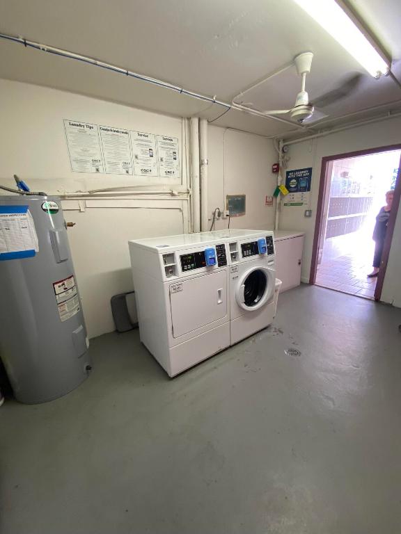 FANSHAW AT CENTURY VILLAGE CONDO - Residential