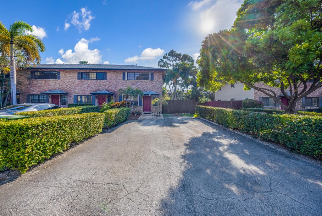 Photo of 2124 NE 9th Avenue, Wilton Manors, FL 33305 (MLS # B26038745)