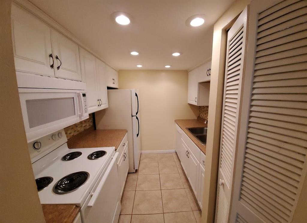 RAMBLEWOOD EAST CONDO - Residential