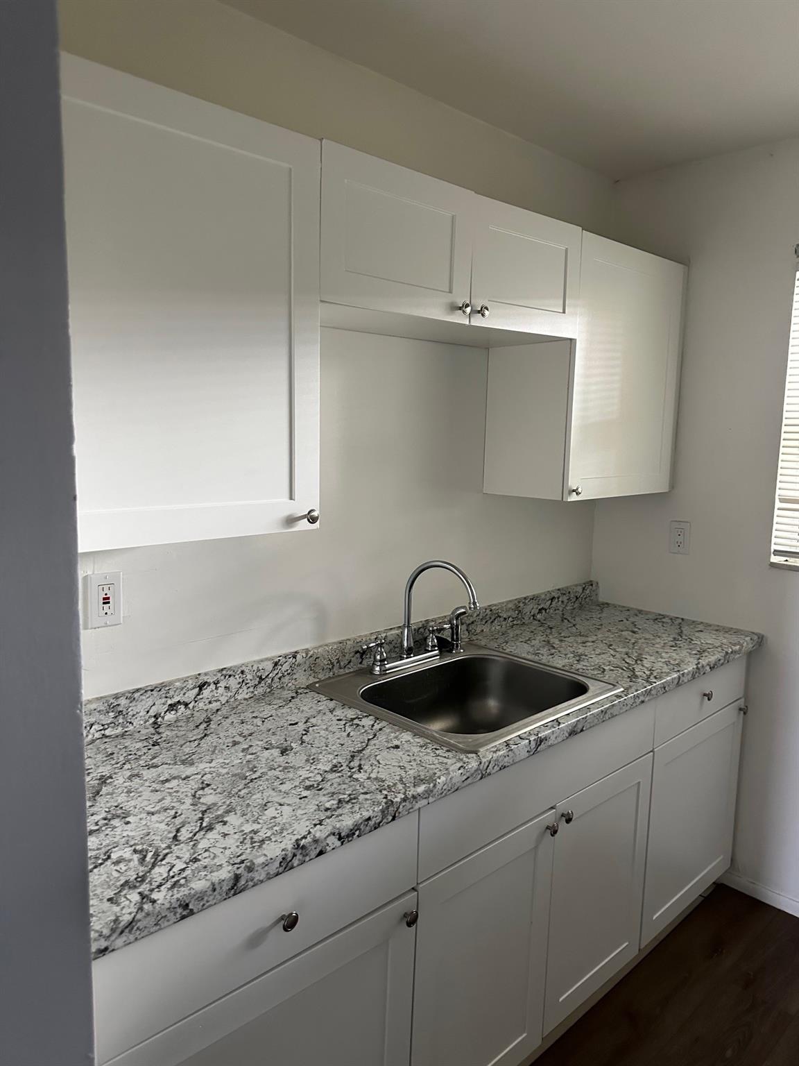 REMODELED 1 Bed 1 Bath now available in Bristol Court. SECTION 8 welcome! New kitchen cabinets, new flooring, new bathroom. Laundry Facility onsite.