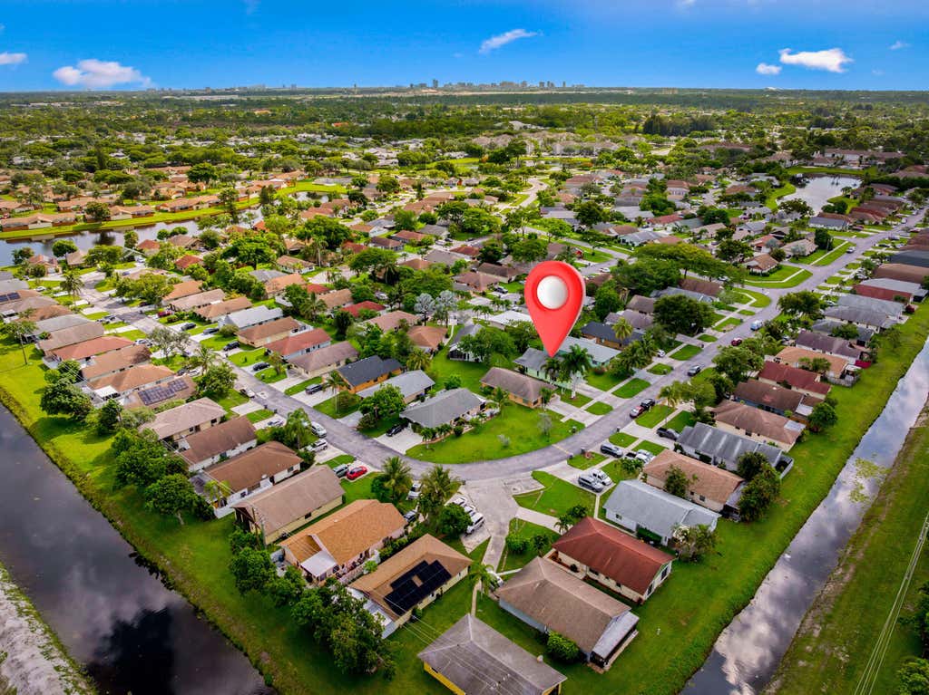 Photo of 1442 Summit Run Circle, West Palm Beach, FL 33415 (MLS # B26061317)