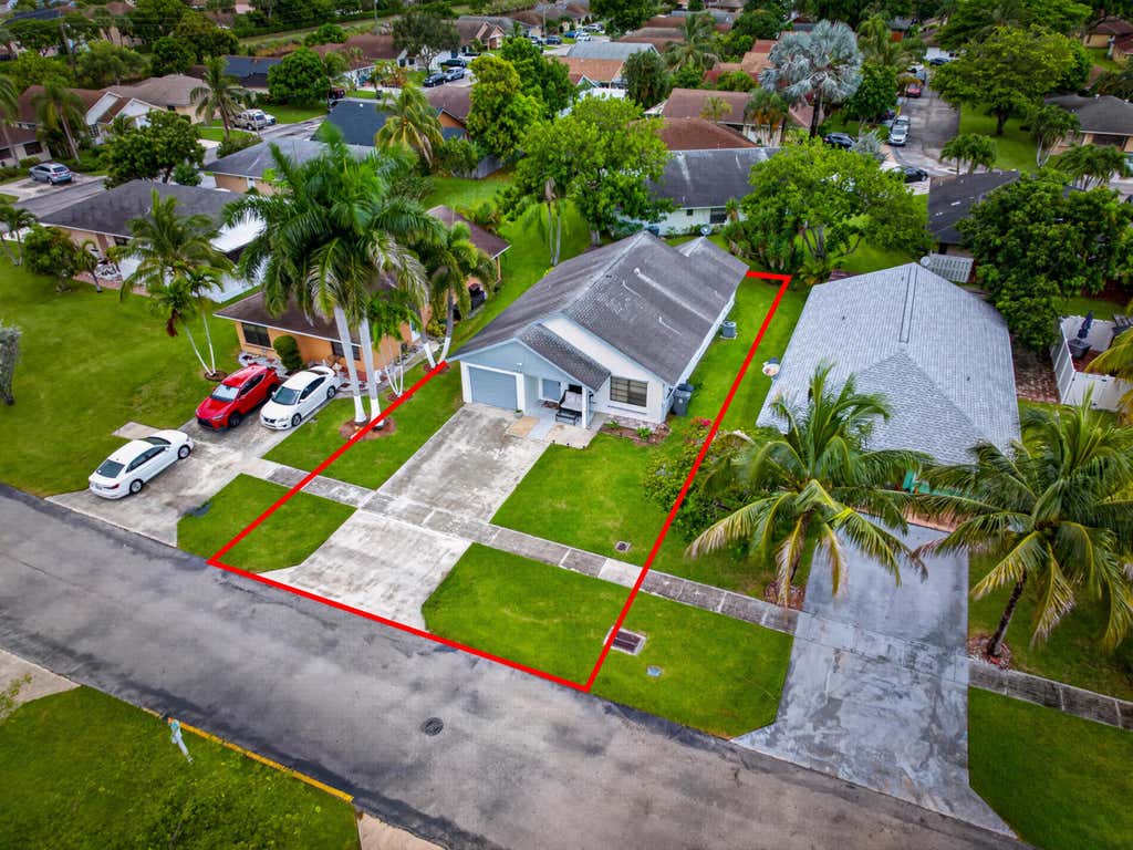 Photo of 1442 Summit Run Circle, West Palm Beach, FL 33415 (MLS # B26061317)