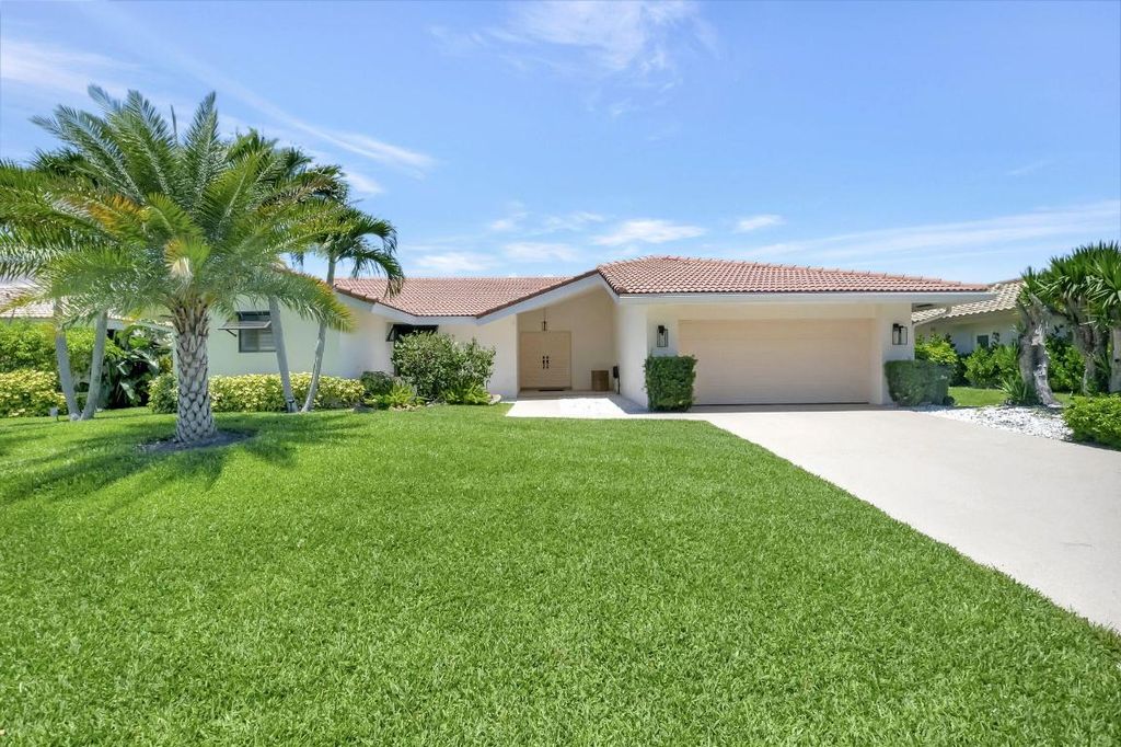 Photo of 902 Foxpointe Circle, Delray Beach, FL 33445 (MLS # R11108754)