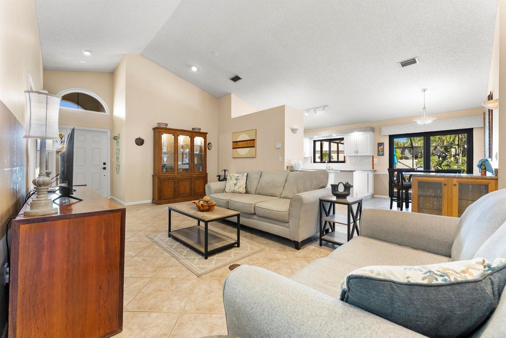 Photo of 107 Executive Circle, Boynton Beach, FL 33436 (MLS # R11148597)