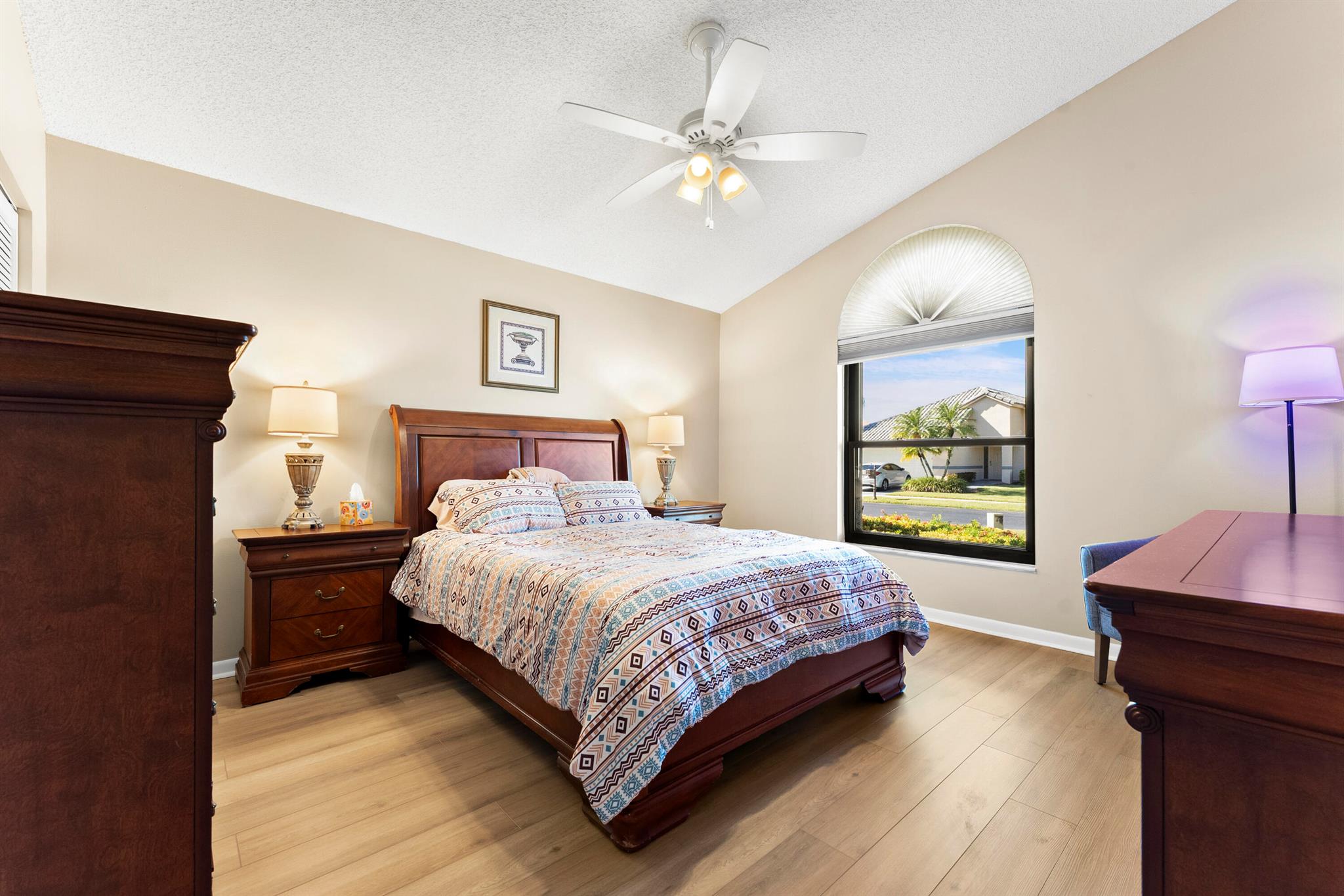 EXECUTIVE ESTATES - Residential