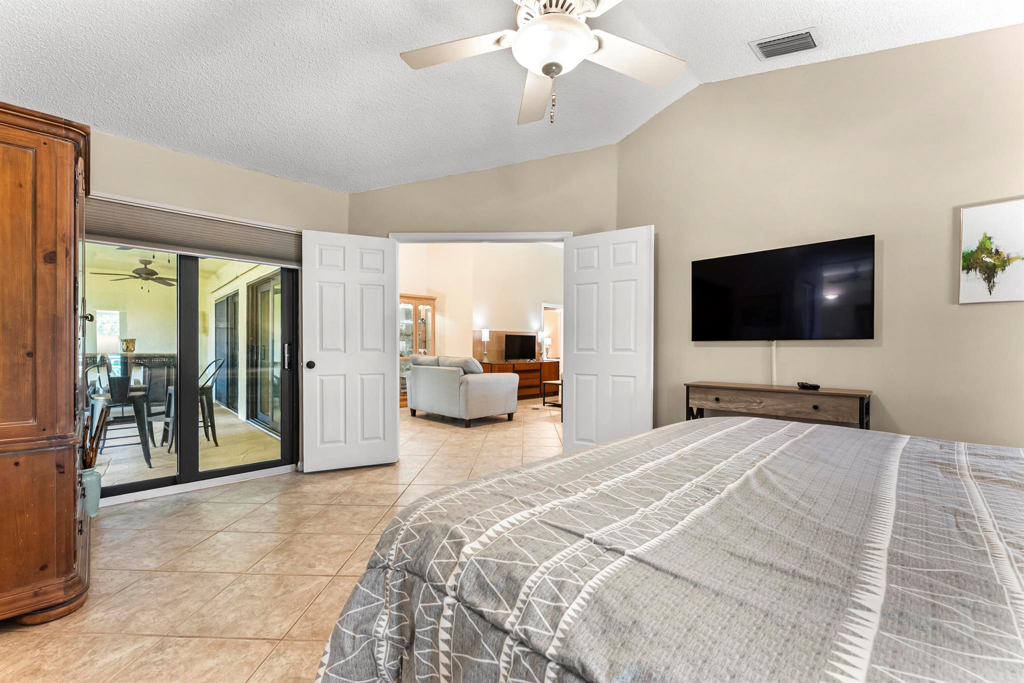 EXECUTIVE ESTATES - Residential