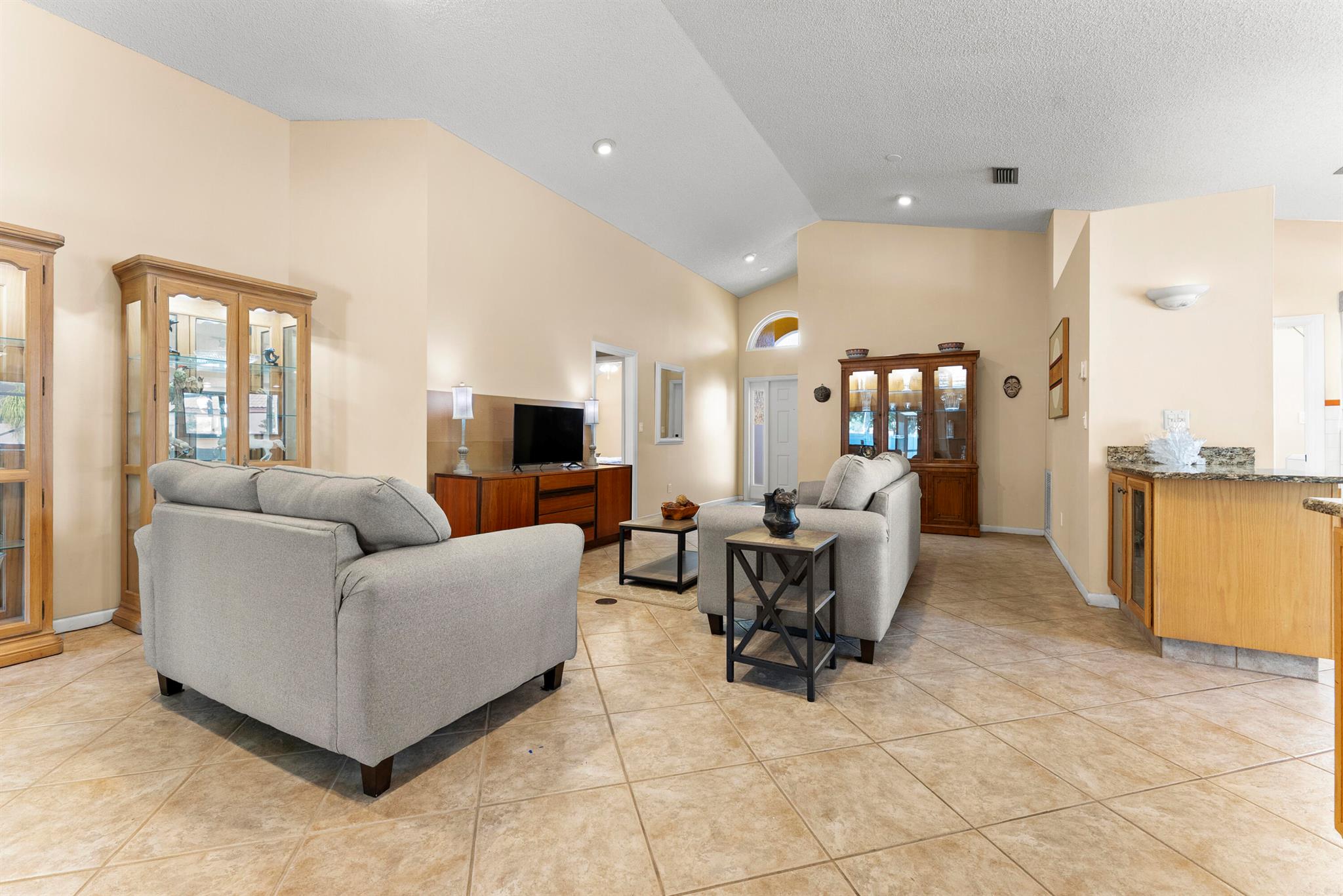 EXECUTIVE ESTATES - Residential