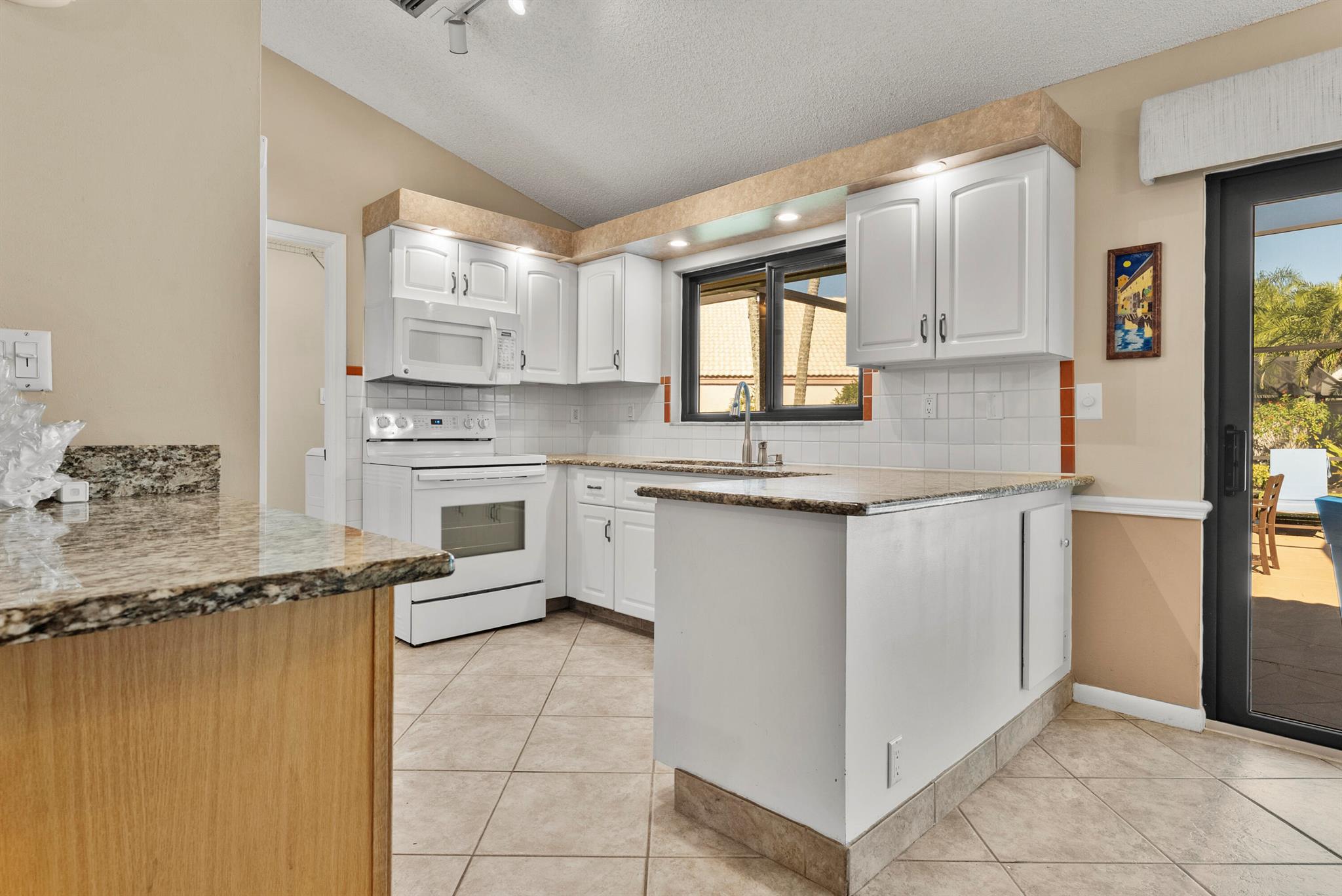 EXECUTIVE ESTATES - Residential