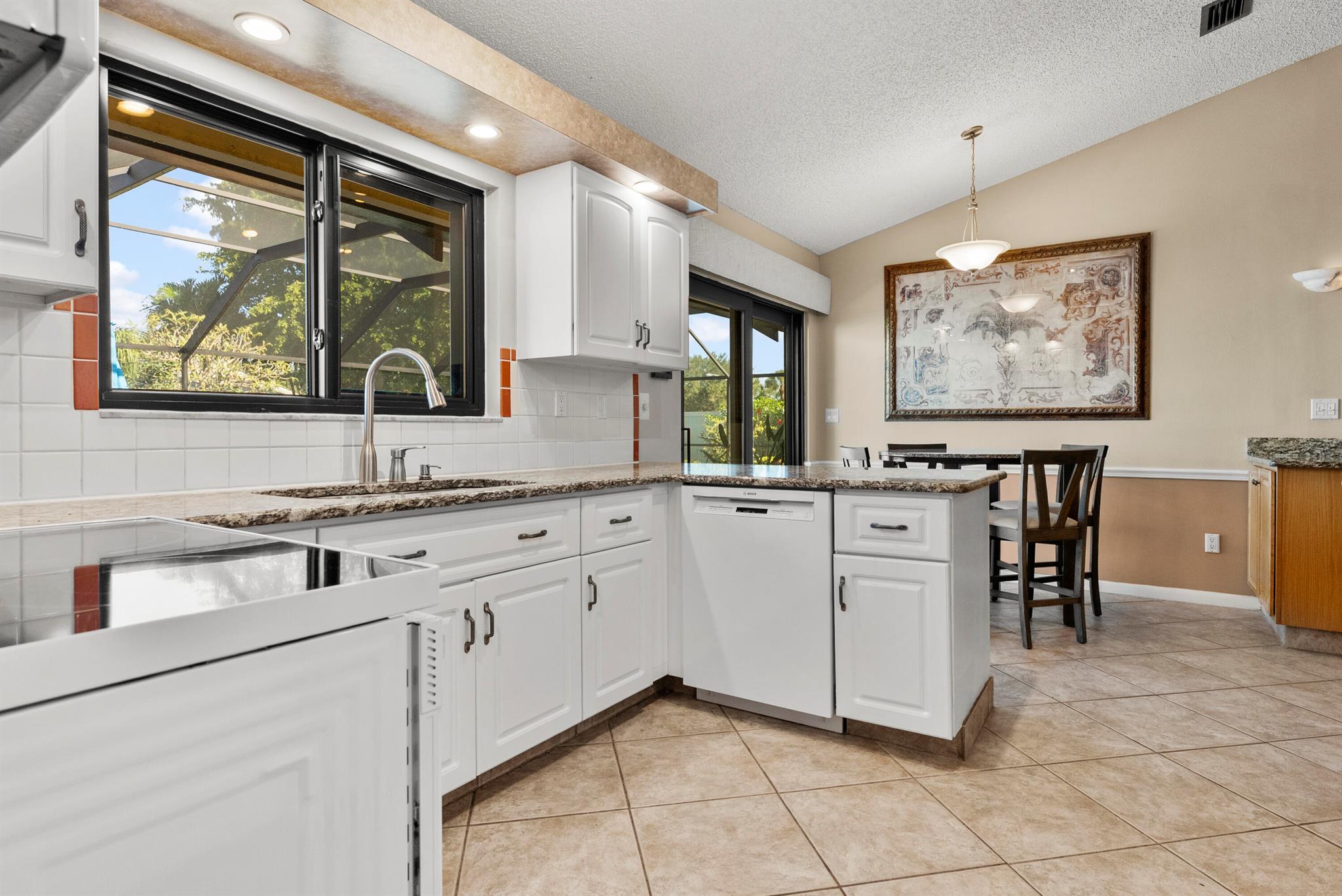 EXECUTIVE ESTATES - Residential