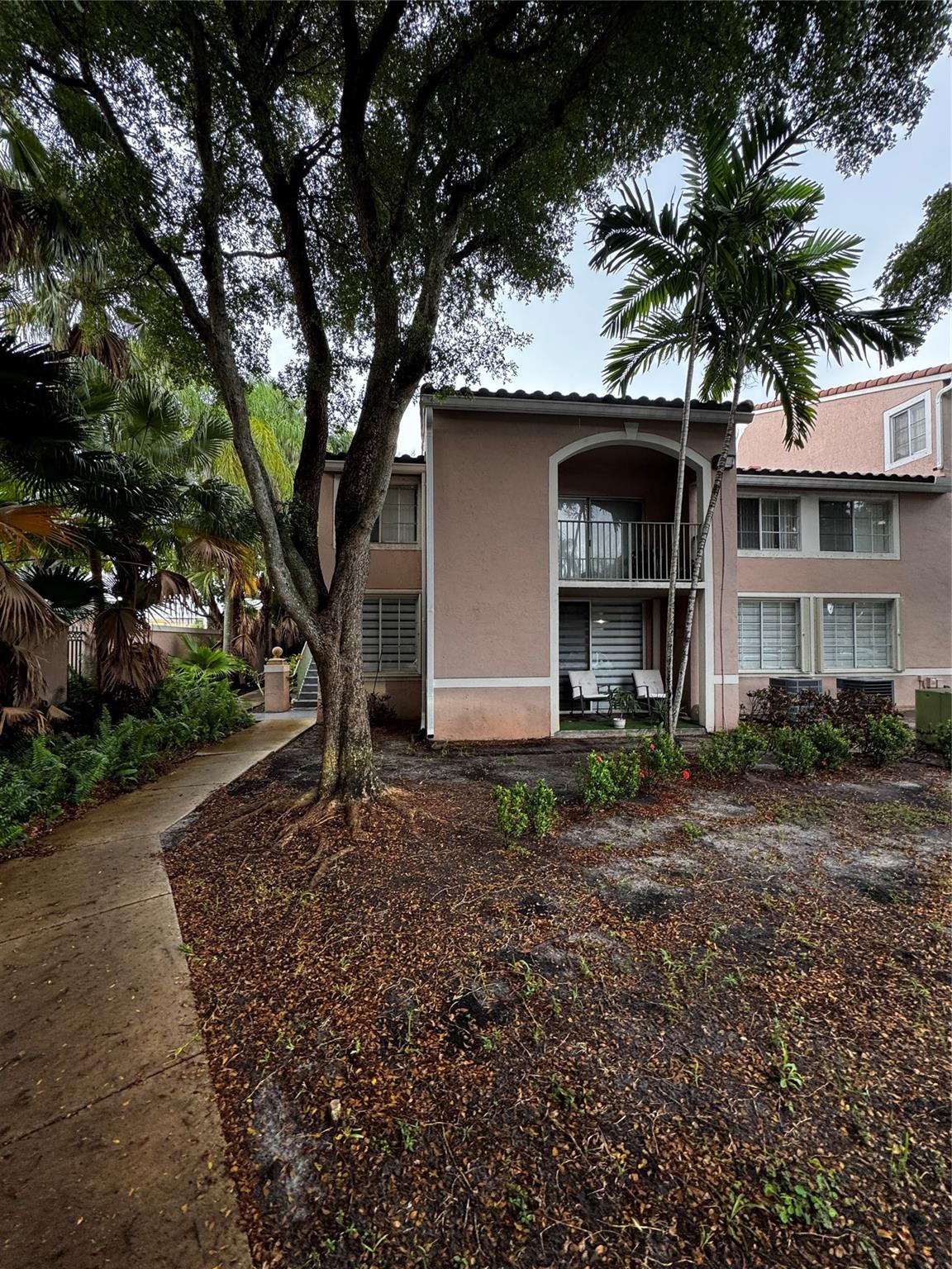 BEAUTIFUL 3 BED 2 BATH FIRST FLOOR CONDO. NEWER CABINETS AND GRANITE. RESORT STYLE AMMENITIES IN ST ANDREWS OF MIRAMAR.