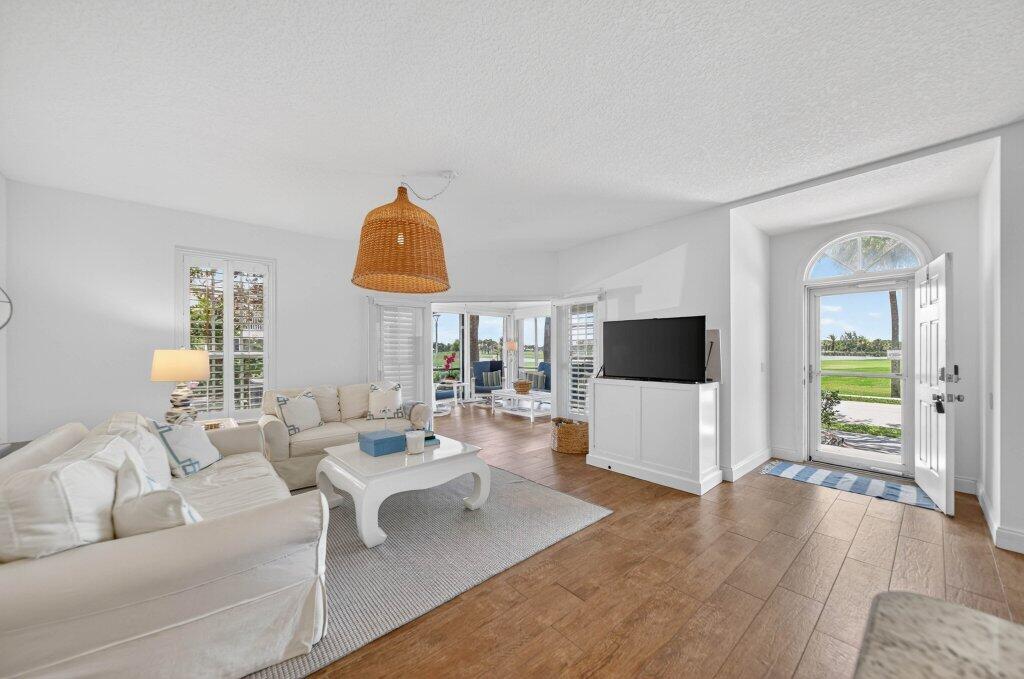 391 NE Plantation Road 215