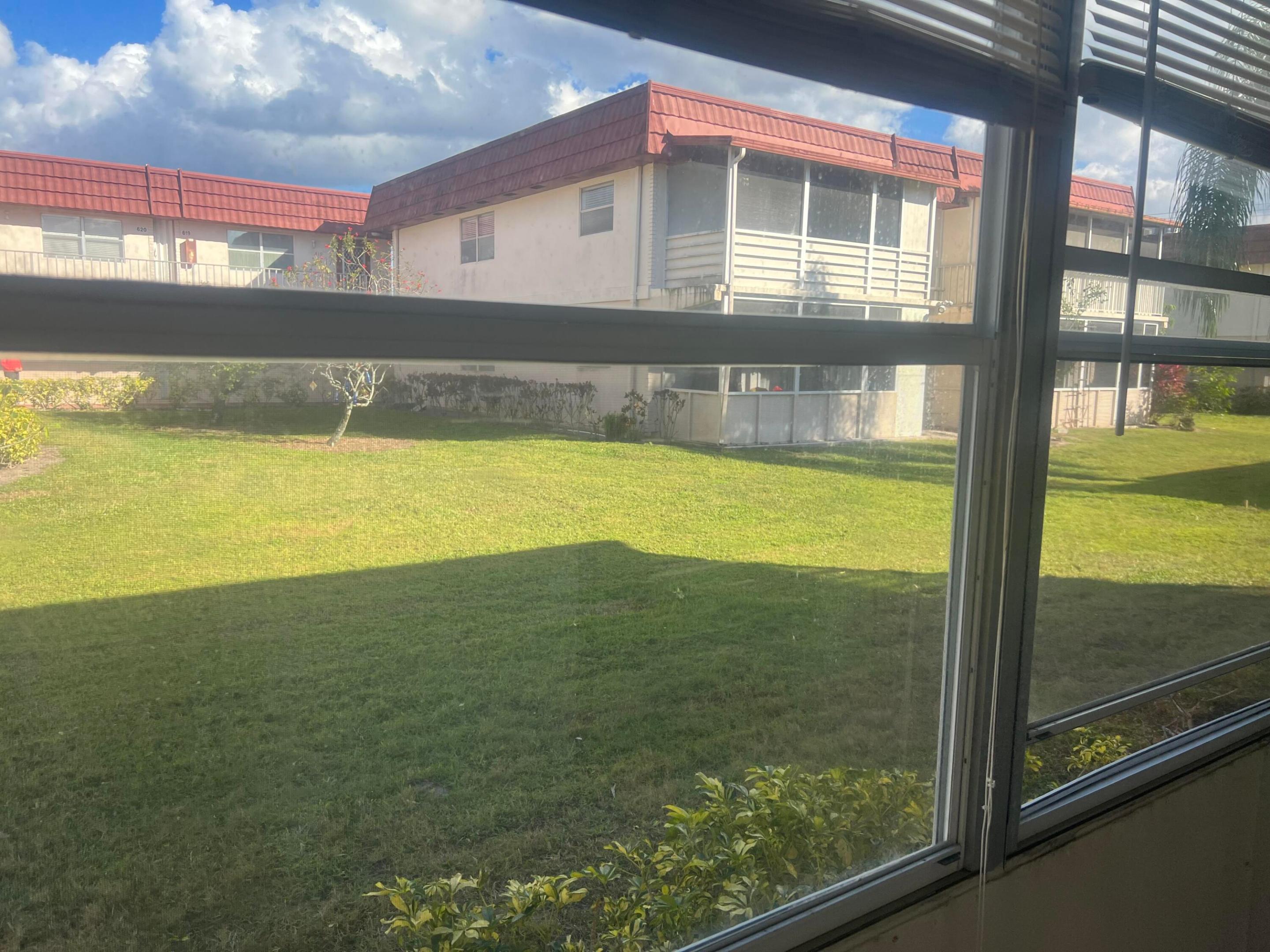 KINGS POINT SAXONY CONDOS - Residential