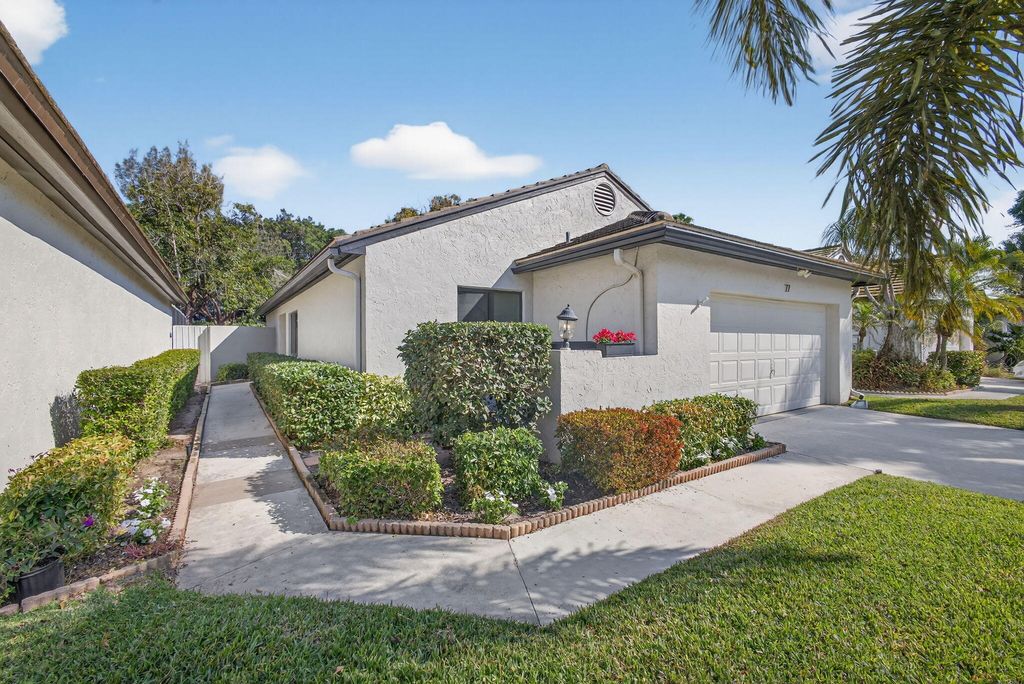 Photo of 77 Ironwood Way, Palm Beach Gardens, FL 33418 (MLS # R11165573)