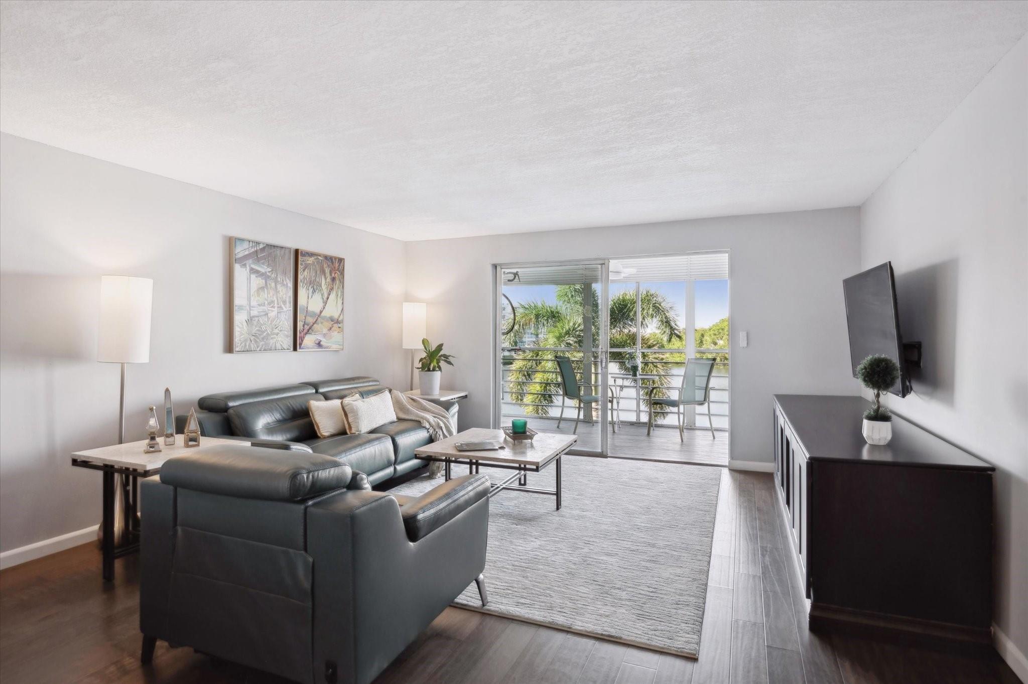 MEADOWBROOK LAKES VIEW - Residential