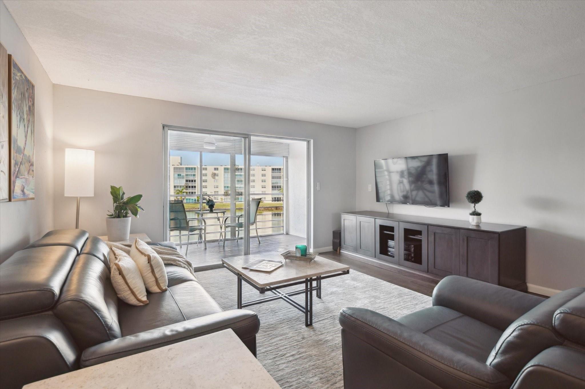 MEADOWBROOK LAKES VIEW - Residential