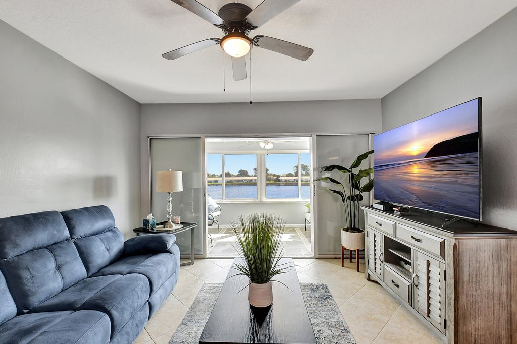 Photo of 1118 Lake Terrace #210, Boynton Beach, FL 33426 (MLS # R10965354)