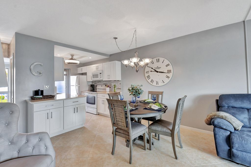 Photo of 1118 Lake Terrace #210, Boynton Beach, FL 33426 (MLS # R10965354)