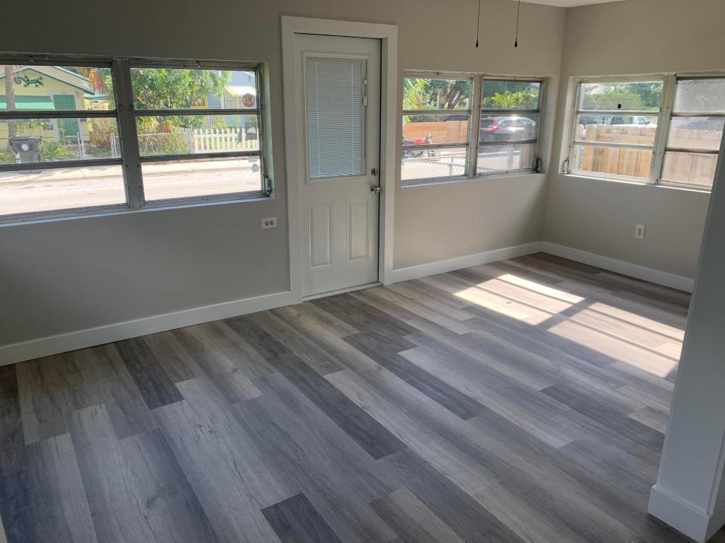 LAKE WORTH TOWN OF - Residential Lease