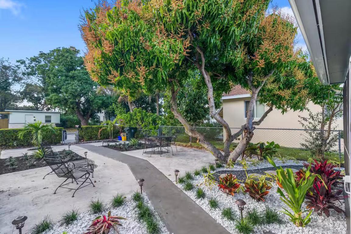 LAKE WORTH TOWN OF - Residential