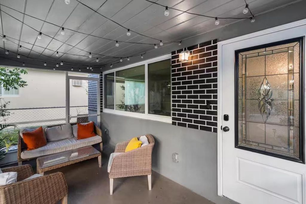 Photo of 610 N D Street, Lake Worth Beach, FL 33460 (MLS # R11154754)