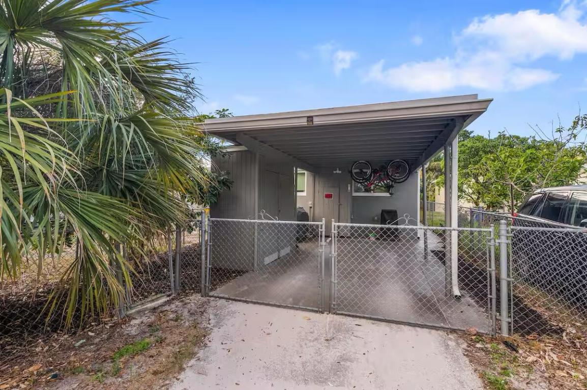 LAKE WORTH TOWN OF - Residential