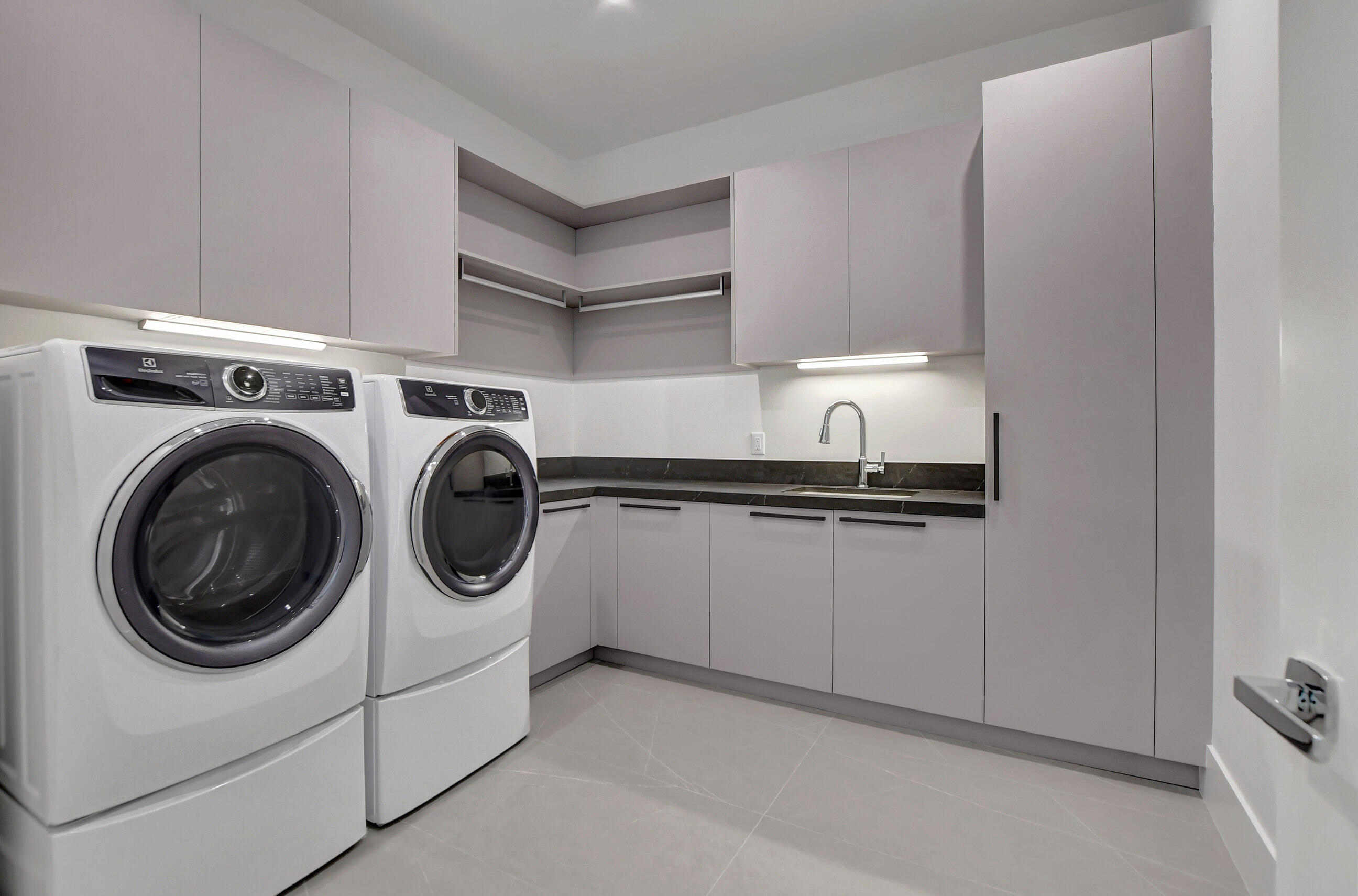 LAKE ROGERS ISLE UNIT A - Residential