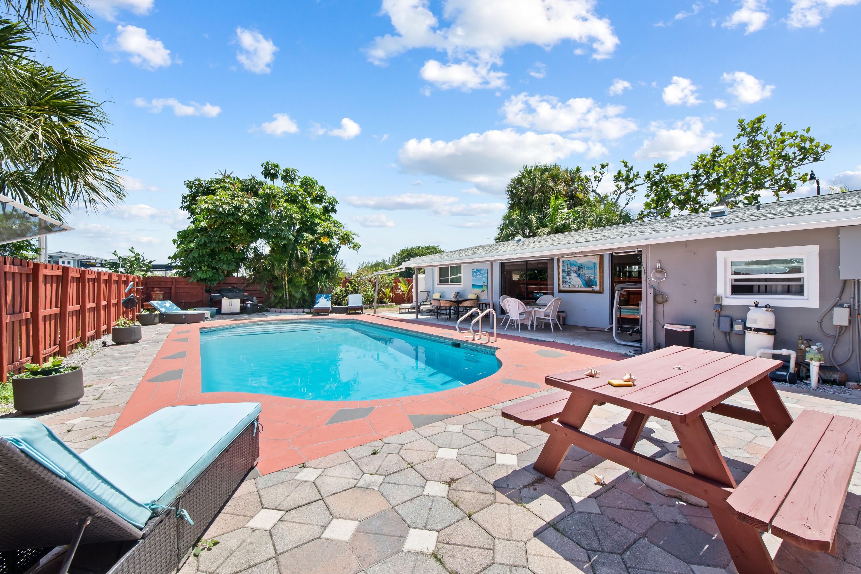 POMPANO GOLF ESTATES - Residential