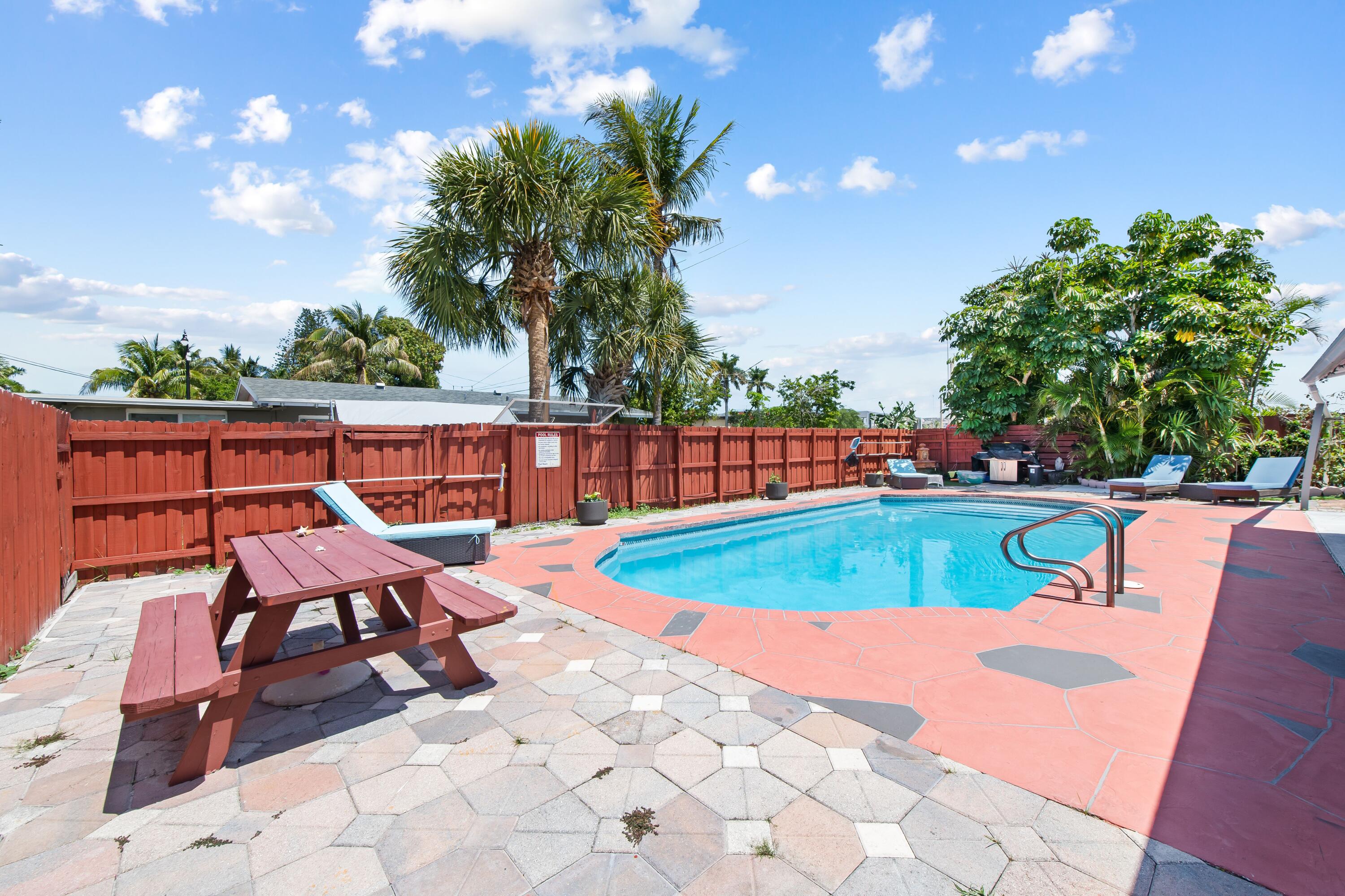 POMPANO GOLF ESTATES - Residential