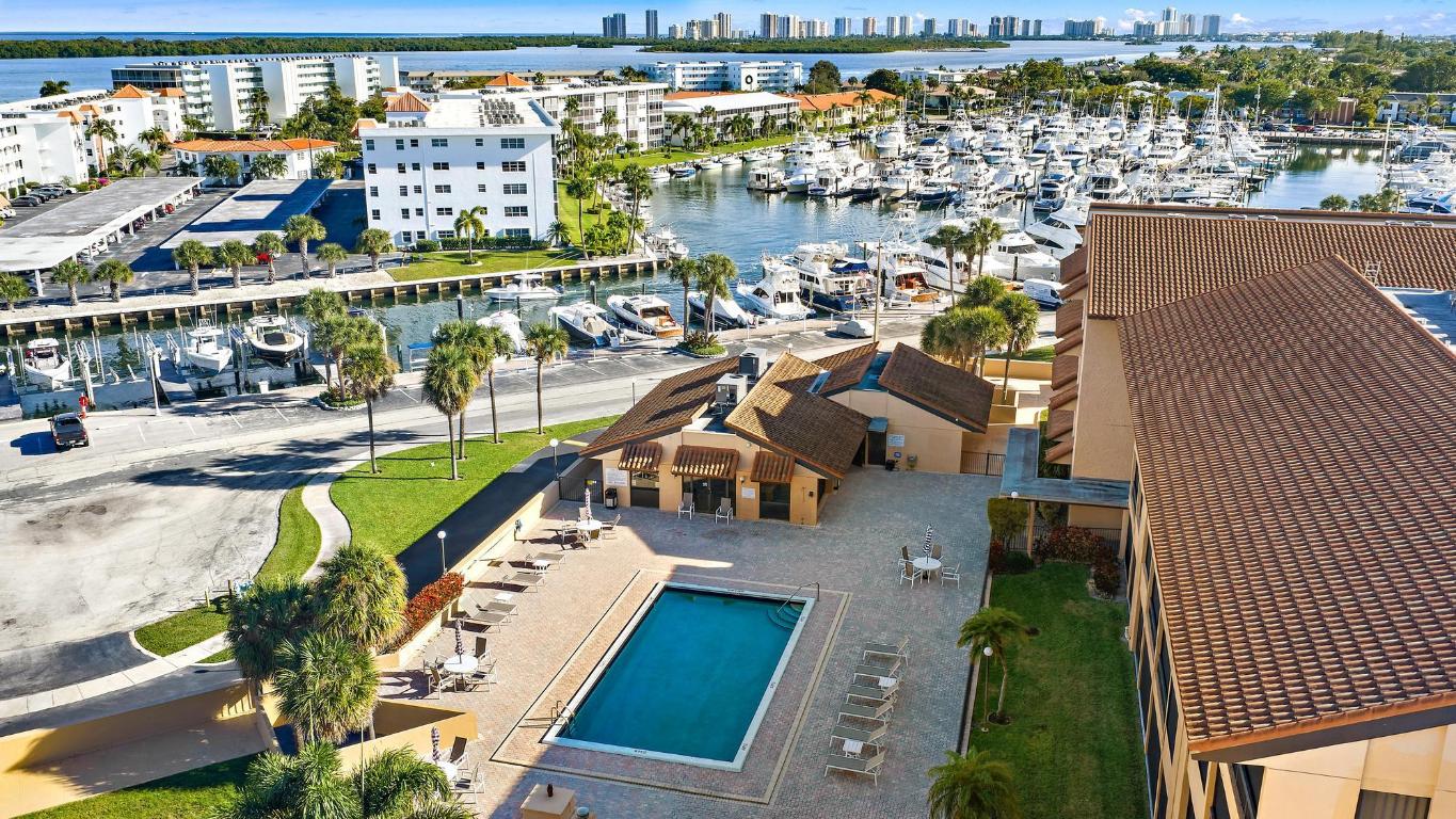 Marina Bay Condo - Residential