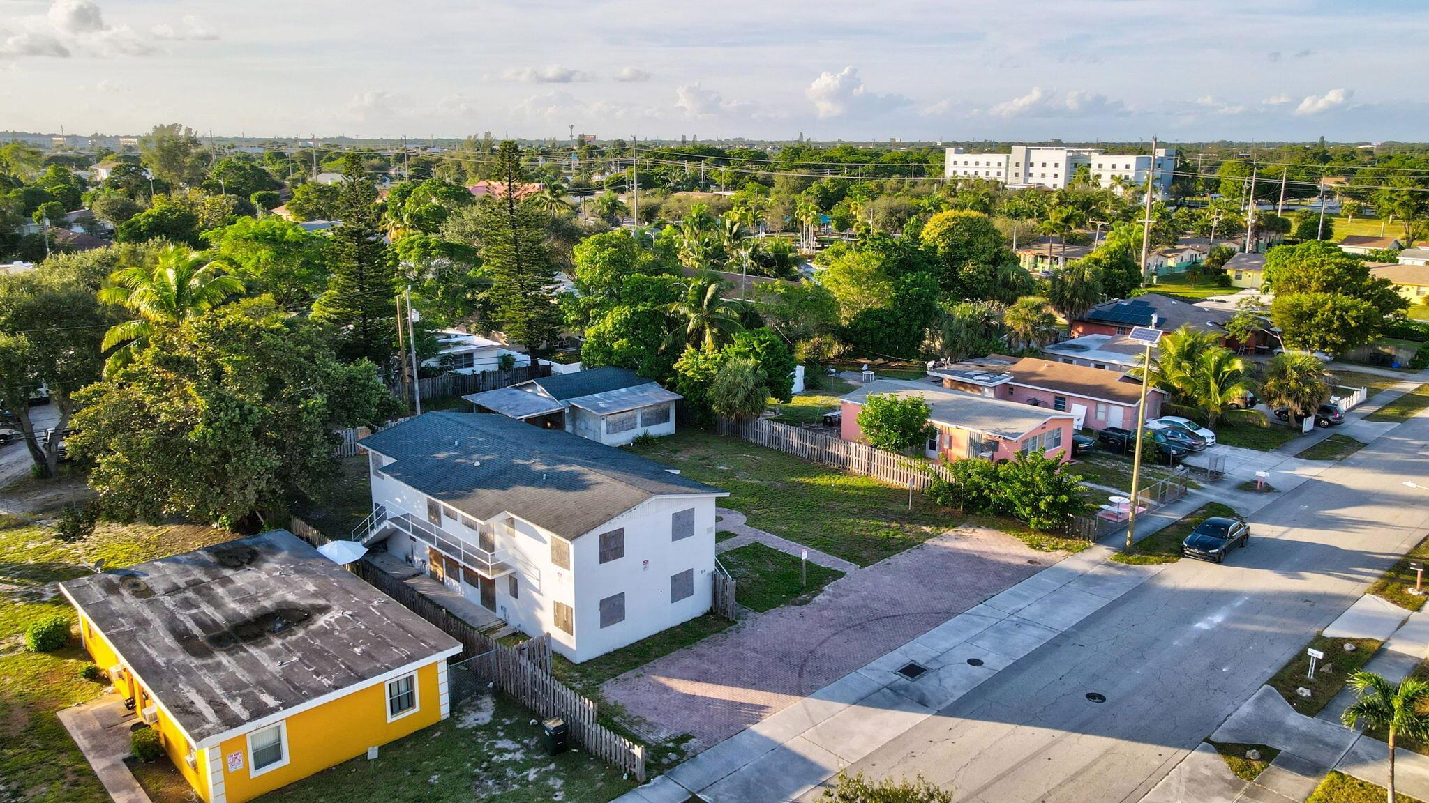 LINCOLN PARK - Residential Income