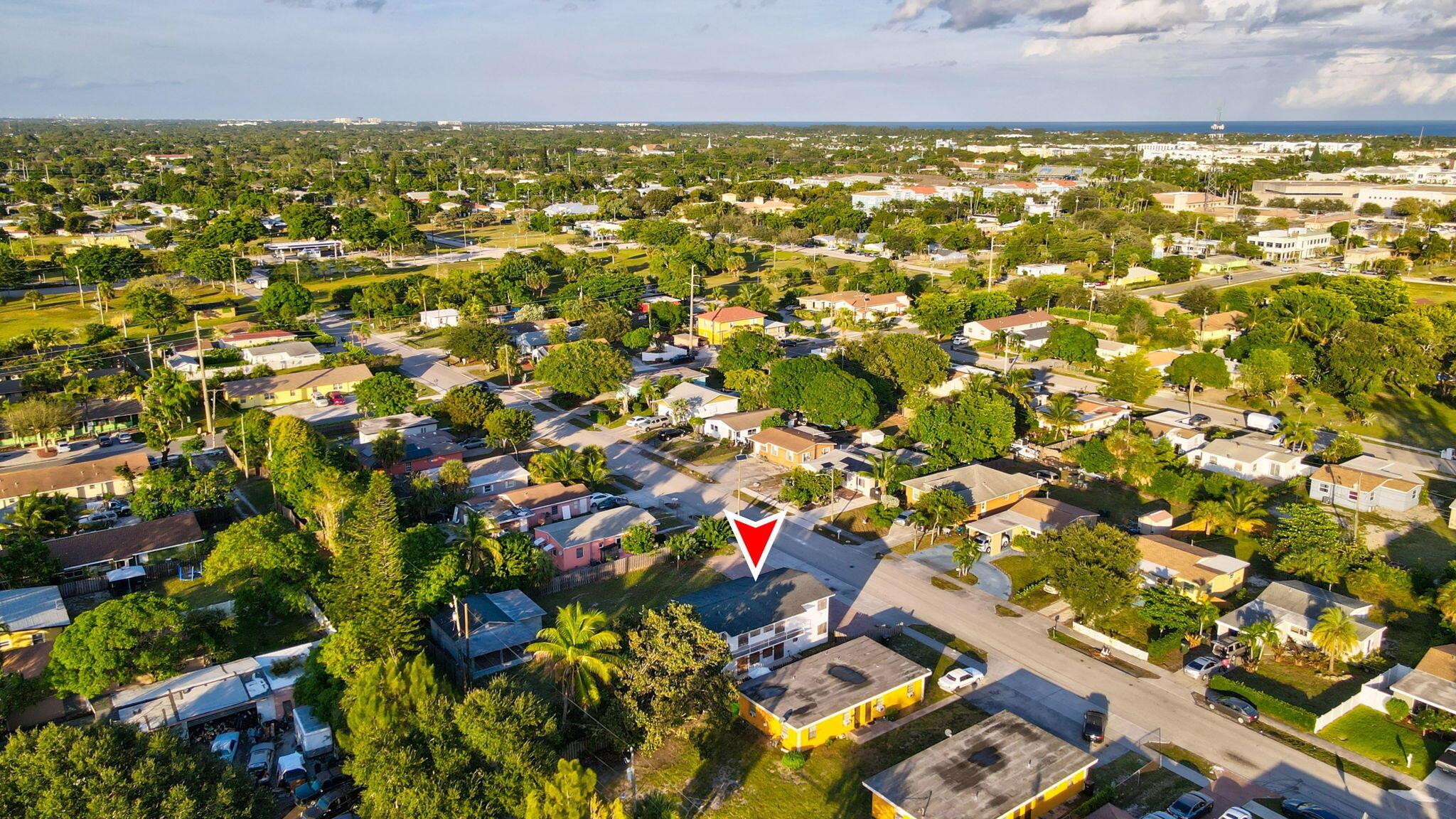 LINCOLN PARK - Residential Income