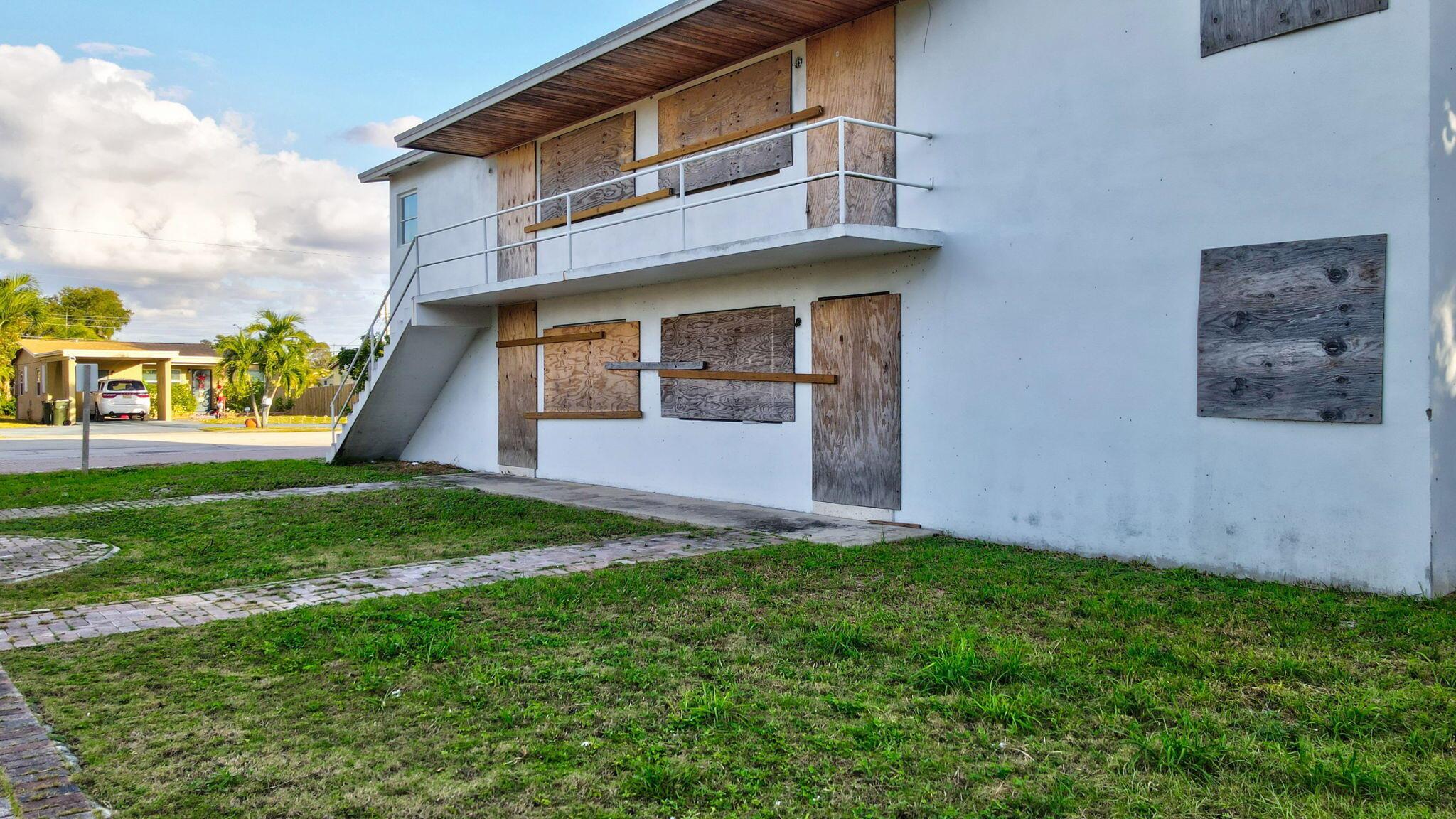 LINCOLN PARK - Residential Income