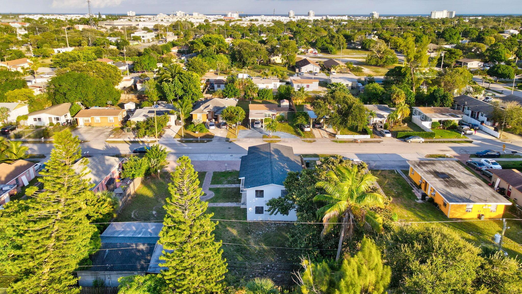 LINCOLN PARK - Residential Income