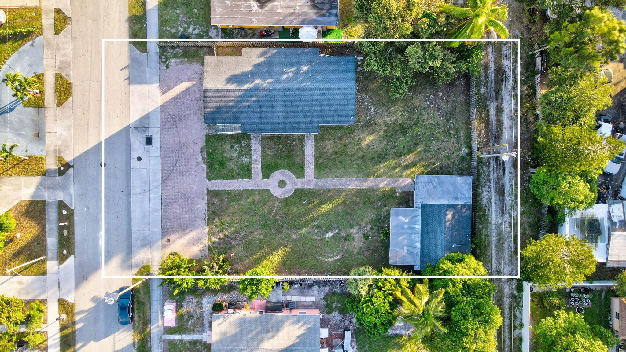 LINCOLN PARK - Residential Income