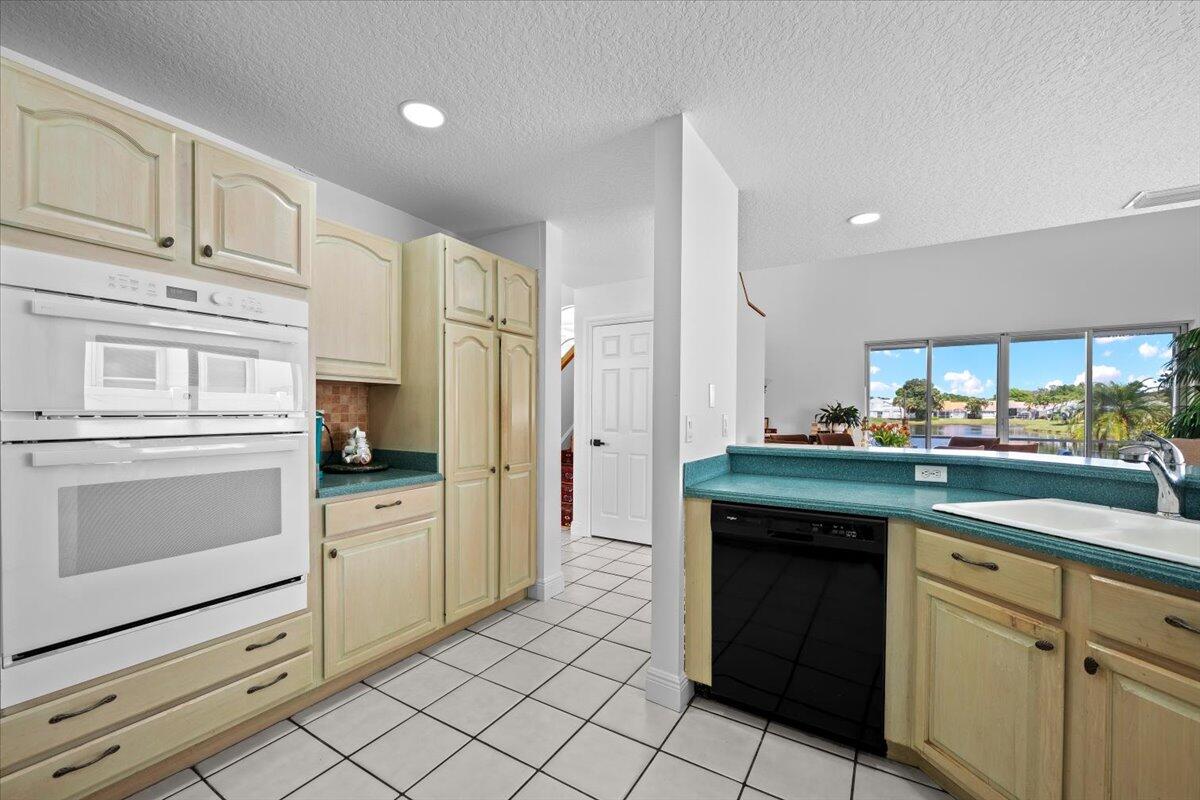 SIENA OAKS - Residential